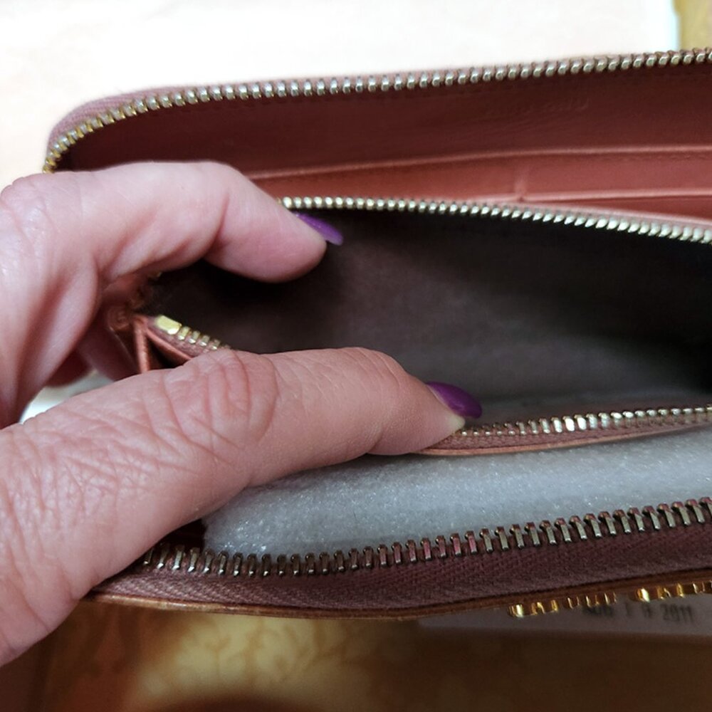 Miu Miu Wallet - Beautiful Condition, With Box - image 7